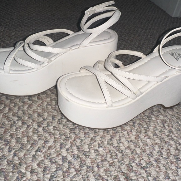 White Fable Platform Shoes - Picture 2 of 3